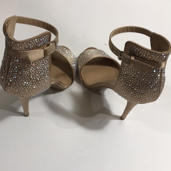 Tan Sequence Heels by Zigisoho NWOT - Picture 4 of 7